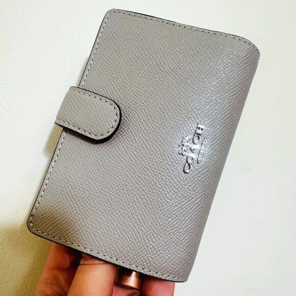 Coach Corner Zip Medium Leather Wallet $165 MRSP - Picture 16 of 16